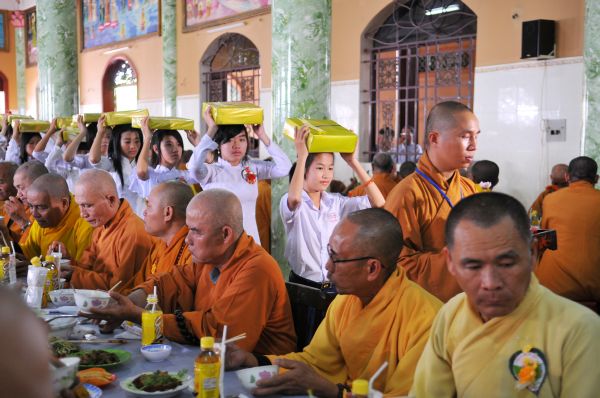 Chùm ảnh: Đại lễ Vu Lan chùa Pháp Bửu - Hóc Môn