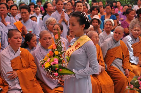 Tịnh xá Ngọc Tuyền - Hóc Môn dâng pháp y nhân mùa Vu lan