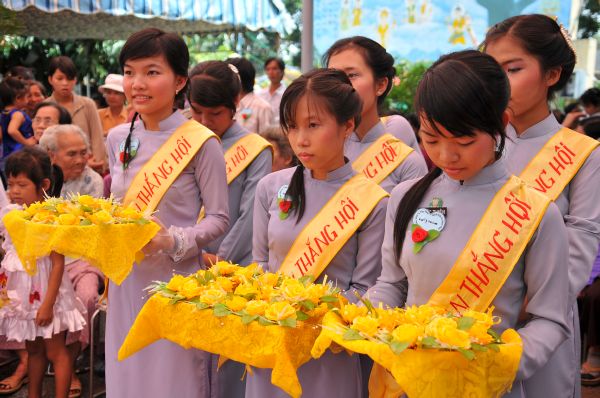 Tịnh xá Ngọc Tuyền - Hóc Môn dâng pháp y nhân mùa Vu lan