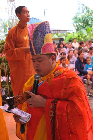 Tịnh xá Ngọc Tuyền - Hóc Môn dâng pháp y nhân mùa Vu lan