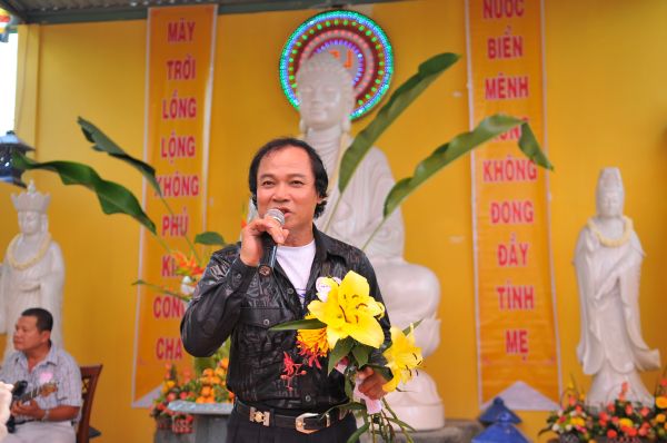 Tịnh xá Ngọc Tuyền - Hóc Môn dâng pháp y nhân mùa Vu lan