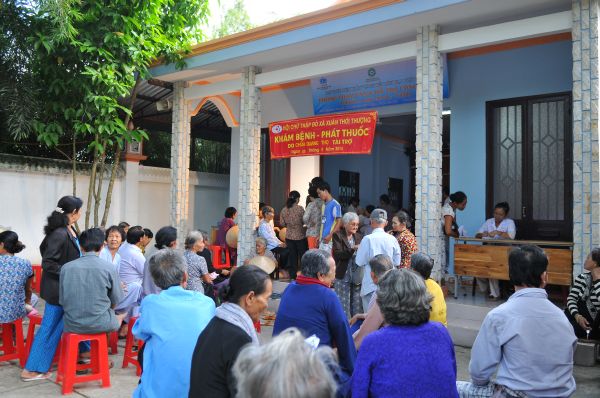 TP.HCM : Khám bệnh, phát thuộc miễn phí và hơn 200 phần quà được phát tại chùa Quang Thọ - Hóc Môn