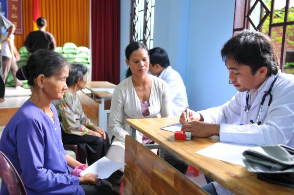 TP.HCM : Khám bệnh, phát thuộc miễn phí và hơn 200 phần quà được phát tại chùa Quang Thọ - Hóc Môn