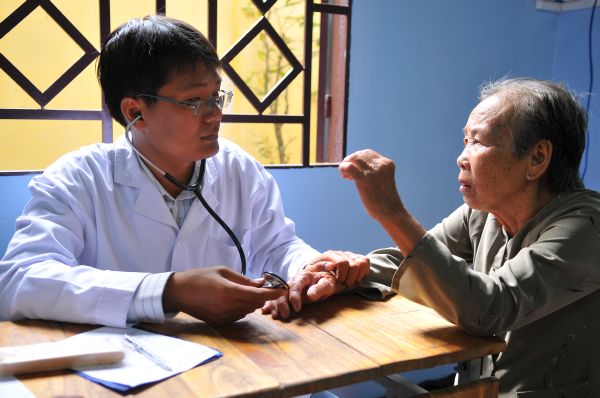 TP.HCM : Khám bệnh, phát thuộc miễn phí và hơn 200 phần quà được phát tại chùa Quang Thọ - Hóc Môn
