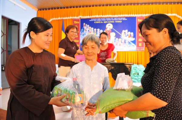 TP.HCM : Khám bệnh, phát thuộc miễn phí và hơn 200 phần quà được phát tại chùa Quang Thọ - Hóc Môn