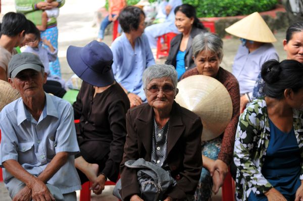 TP.HCM : Khám bệnh, phát thuộc miễn phí và hơn 200 phần quà được phát tại chùa Quang Thọ - Hóc Môn