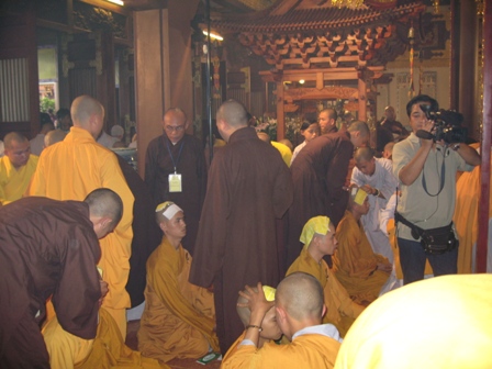 Đăng đàn thọ giới Bồ Tát