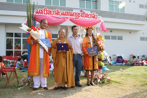 Đại đức Thích Nhật Từ nhận bằng tiến sĩ danh dự của đại học Mahakakut, Thái Lan