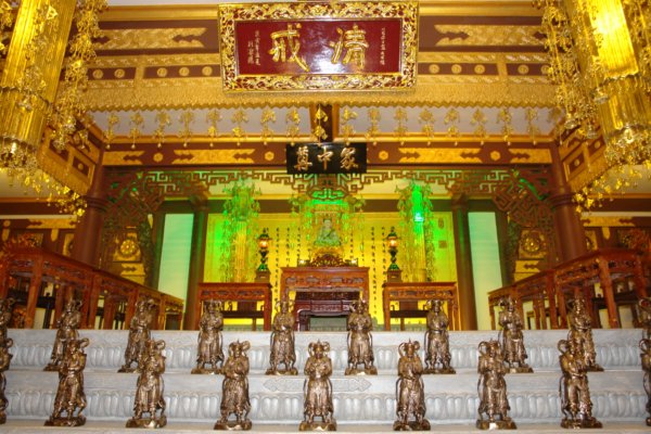 Đại Giới Đàn Cam Lộ: Công trình xây dựng Giới Đài đã hoàn thiện, nơi cử hành nghi thức truyền Tam Đàn Đại Giới, lần đầu tiên tại Việt Nam sẽ chính thức khai mạc từ Ngày 24 đến 28/10/2010 (nhằm ngày 17-21/09 Canh Dần)