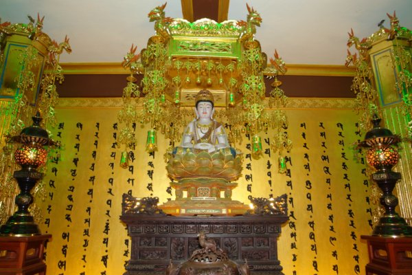 Đại Giới Đàn Cam Lộ: Công trình xây dựng Giới Đài đã hoàn thiện, nơi cử hành nghi thức truyền Tam Đàn Đại Giới, lần đầu tiên tại Việt Nam sẽ chính thức khai mạc từ Ngày 24 đến 28/10/2010 (nhằm ngày 17-21/09 Canh Dần)
