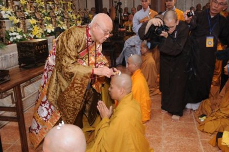 Đăng đàn thọ giới Bồ Tát
