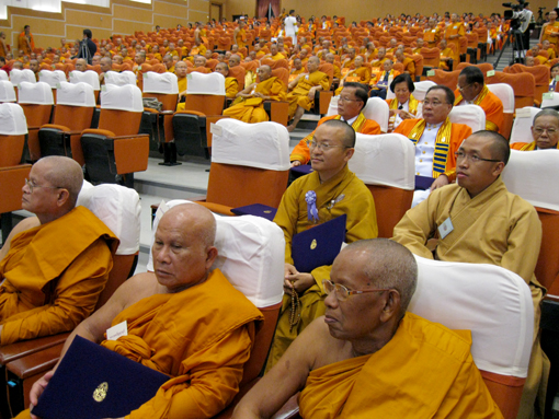 Đại đức Thích Nhật Từ nhận bằng tiến sĩ danh dự của đại học Mahakakut, Thái Lan