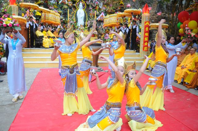 Hơn 10.000 Người tham dự lễ hội Quán Thế Âm - Non Nước Ngũ Hành Sơn – Đà Nẵng