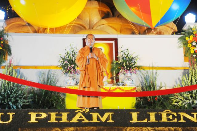 Chùm ảnh : “ Thắp sáng đêm Di Đà” mừng lễ Sái tịnh Tôn tượng Di Đà lớn nhất Việt Nam
