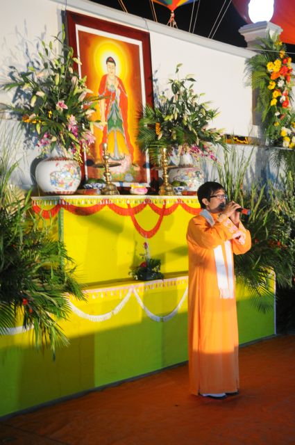 Chùm ảnh : “ Thắp sáng đêm Di Đà” mừng lễ Sái tịnh Tôn tượng Di Đà lớn nhất Việt Nam