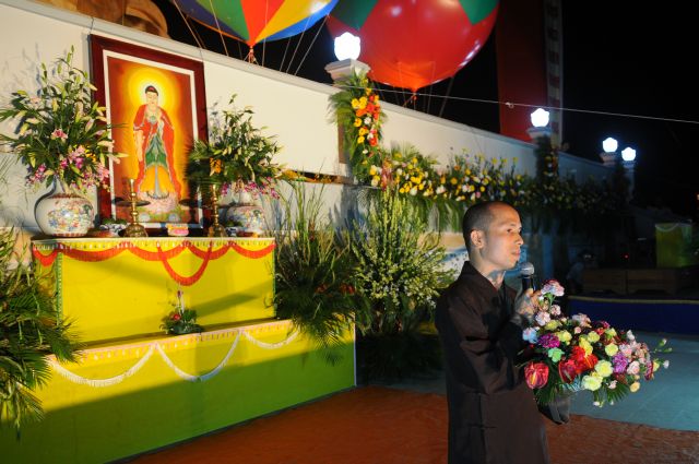 Chùm ảnh : “ Thắp sáng đêm Di Đà” mừng lễ Sái tịnh Tôn tượng Di Đà lớn nhất Việt Nam
