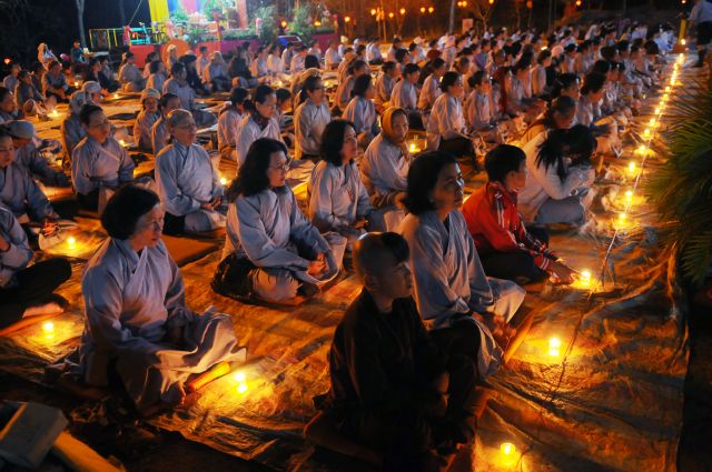 Chùm ảnh : “ Thắp sáng đêm Di Đà” mừng lễ Sái tịnh Tôn tượng Di Đà lớn nhất Việt Nam