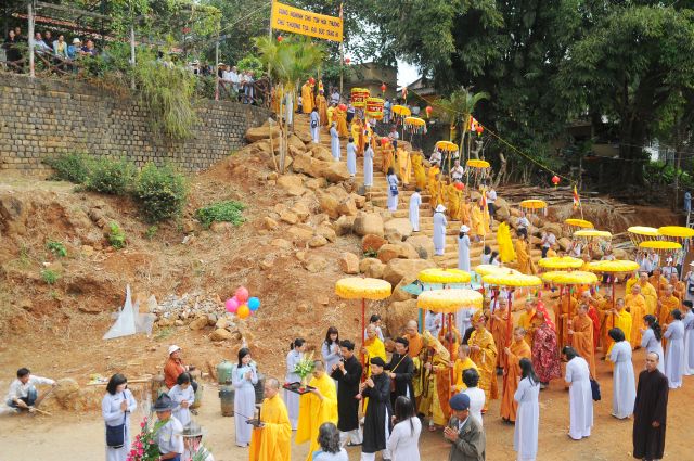 Hơn 10.000 ngàn Phật tử tham dự lễ Sái Tịnh Khai quang tượng Phật A-Di-Đà lớn nhất Việt Nam