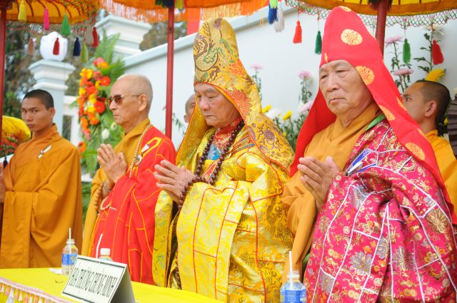 Hơn 10.000 ngàn Phật tử tham dự lễ Sái Tịnh Khai quang tượng Phật A-Di-Đà lớn nhất Việt Nam