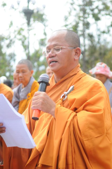 Hơn 10.000 ngàn Phật tử tham dự lễ Sái Tịnh Khai quang tượng Phật A-Di-Đà lớn nhất Việt Nam