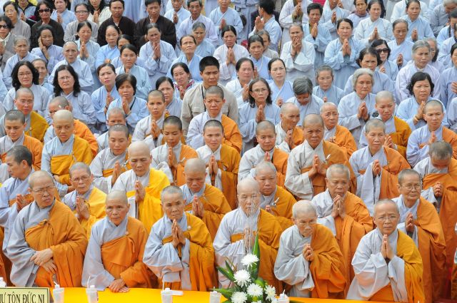 Hơn 10.000 ngàn Phật tử tham dự lễ Sái Tịnh Khai quang tượng Phật A-Di-Đà lớn nhất Việt Nam