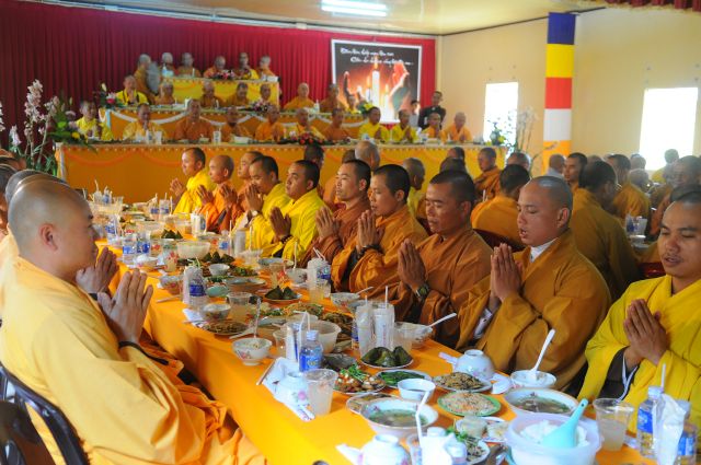 Hơn 10.000 ngàn Phật tử tham dự lễ Sái Tịnh Khai quang tượng Phật A-Di-Đà lớn nhất Việt Nam