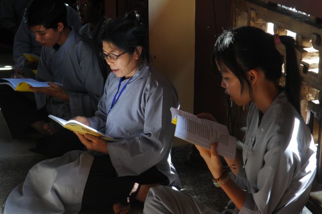 TP. HCM : Hơn 1500 Phật tử tham dự khóa tu tại Tu viện Tường Vân - huyện Bình Chánh