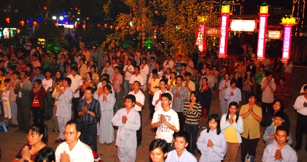 Đón giao thừa tại ngôi chùa lớn nhất