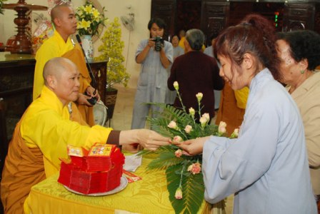 Đón giao thừa tại ngôi chùa lớn nhất