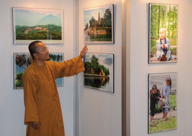 Triển lãm hình ảnh “Phật giáo Việt Nam với việc bảo vệ môi trường” tại Thái Lan