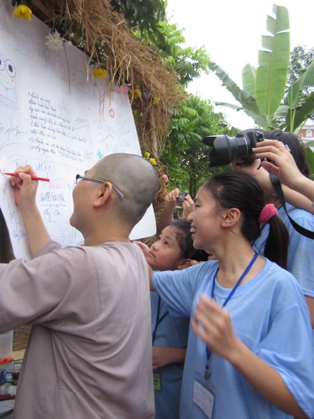 Nam Định: những hoạt động ý nhĩa trong ngày thứ 5  của khóa tu đạo đức tại chùa Vấn Khẩu