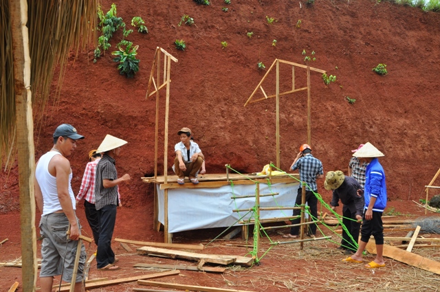 Chùm ảnh: Công tác chuẩn bị cho khóa tu mùa hè tại chùa Hoa Khai