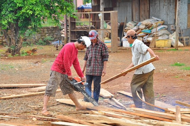 Chùm ảnh: Công tác chuẩn bị cho khóa tu mùa hè tại chùa Hoa Khai