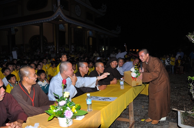 Chùm ảnh đêm văn nghệ khóa tu mùa hè tại chùa Hoa Khai