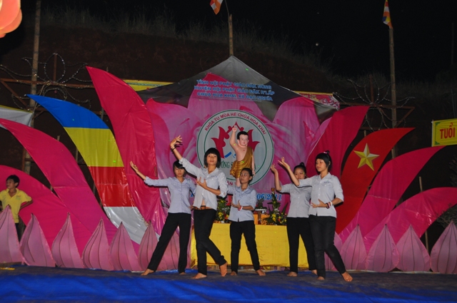 Chùm ảnh đêm văn nghệ khóa tu mùa hè tại chùa Hoa Khai