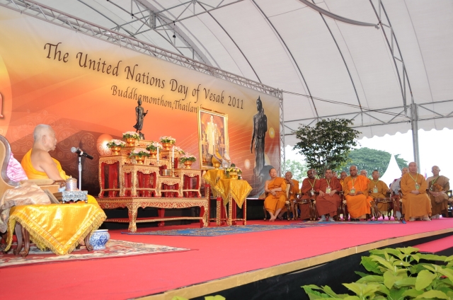 Chùm ảnh: Lễ đốt nến cầu nguyện hòa bình nhân đại lễ Phật đản LHQ 2011 tại Thái Lan