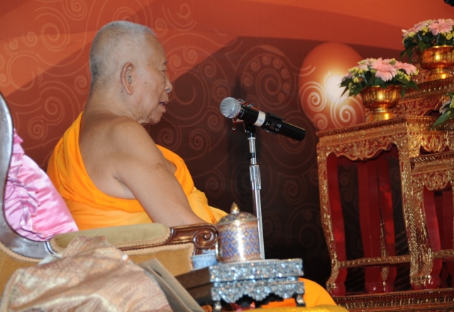 Chùm ảnh: Lễ đốt nến cầu nguyện hòa bình nhân đại lễ Phật đản LHQ 2011 tại Thái Lan