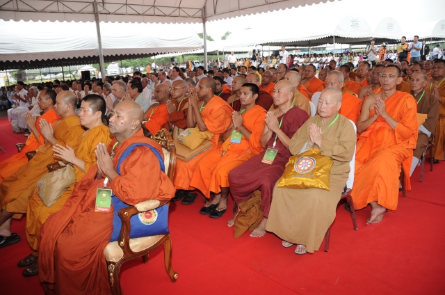 Chùm ảnh: Lễ đốt nến cầu nguyện hòa bình nhân đại lễ Phật đản LHQ 2011 tại Thái Lan