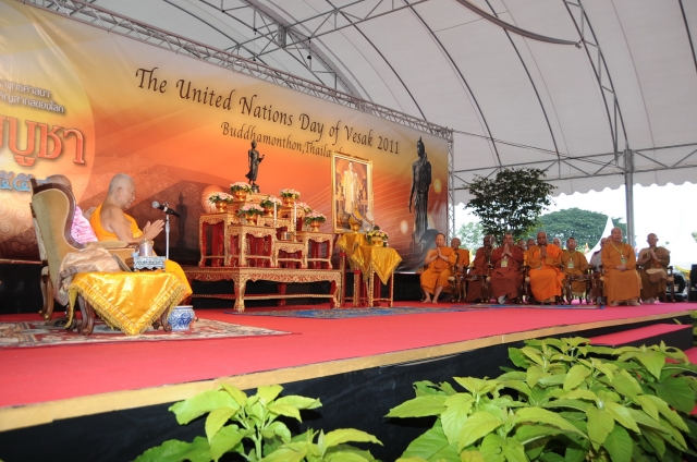 Chùm ảnh: Lễ đốt nến cầu nguyện hòa bình nhân đại lễ Phật đản LHQ 2011 tại Thái Lan
