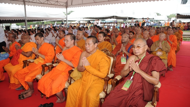 Chùm ảnh: Lễ đốt nến cầu nguyện hòa bình nhân đại lễ Phật đản LHQ 2011 tại Thái Lan