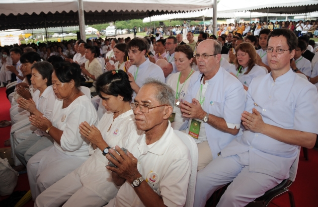 Chùm ảnh: Lễ đốt nến cầu nguyện hòa bình nhân đại lễ Phật đản LHQ 2011 tại Thái Lan