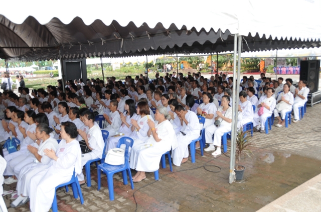 Chùm ảnh: Lễ đốt nến cầu nguyện hòa bình nhân đại lễ Phật đản LHQ 2011 tại Thái Lan