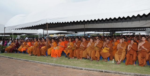 Chùm ảnh: Lễ đốt nến cầu nguyện hòa bình nhân đại lễ Phật đản LHQ 2011 tại Thái Lan