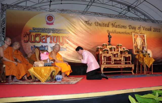 Chùm ảnh: Lễ đốt nến cầu nguyện hòa bình nhân đại lễ Phật đản LHQ 2011 tại Thái Lan