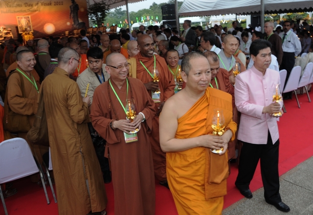 Chùm ảnh: Lễ đốt nến cầu nguyện hòa bình nhân đại lễ Phật đản LHQ 2011 tại Thái Lan