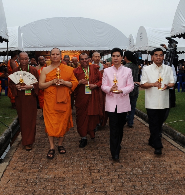 Chùm ảnh: Lễ đốt nến cầu nguyện hòa bình nhân đại lễ Phật đản LHQ 2011 tại Thái Lan