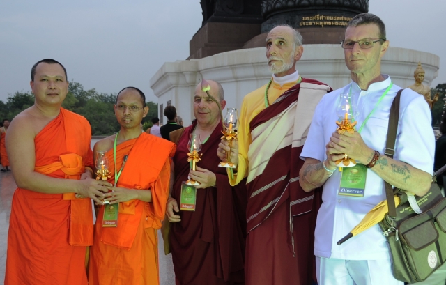 Chùm ảnh: Lễ đốt nến cầu nguyện hòa bình nhân đại lễ Phật đản LHQ 2011 tại Thái Lan