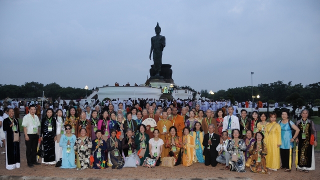 Chùm ảnh: Lễ đốt nến cầu nguyện hòa bình nhân đại lễ Phật đản LHQ 2011 tại Thái Lan
