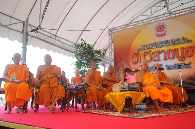 Chùm ảnh: Lễ đốt nến cầu nguyện hòa bình nhân đại lễ Phật đản LHQ 2011 tại Thái Lan