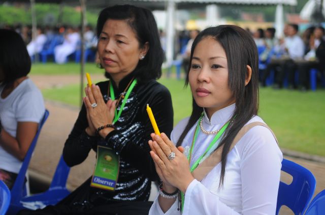 Chùm ảnh: Lễ đốt nến cầu nguyện hòa bình nhân đại lễ Phật đản LHQ 2011 tại Thái Lan